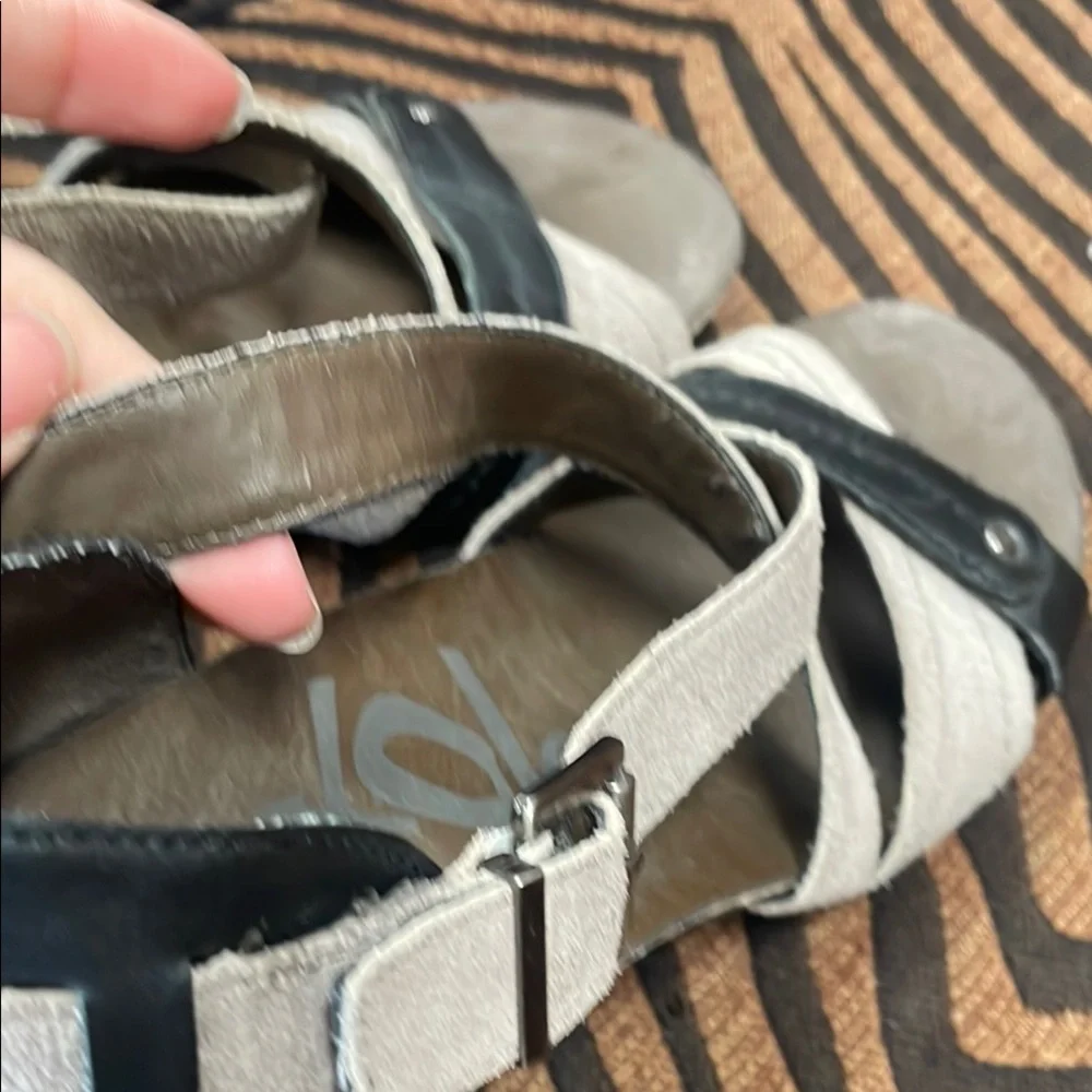 OTBT Black and Cream Heels with Criss-Cross Straps - Picture 8 of 9